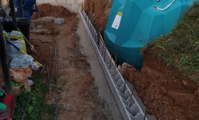 Mur de soutènement avec pose de cuve enterré pour récupération d’eau pluviale , Romans-sur-Isère, Chabert Rénov