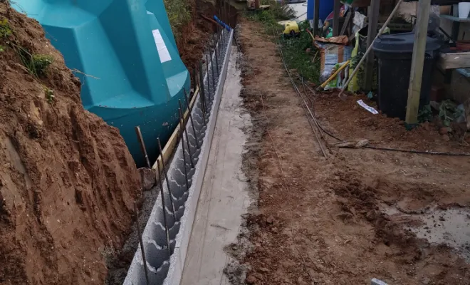 Mur de soutènement avec pose de cuve enterré pour récupération d’eau pluviale , Romans-sur-Isère, Chabert Rénov