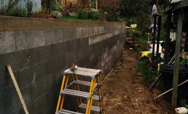 Mur de soutènement avec pose de cuve enterré pour récupération d’eau pluviale , Romans-sur-Isère, Chabert Rénov