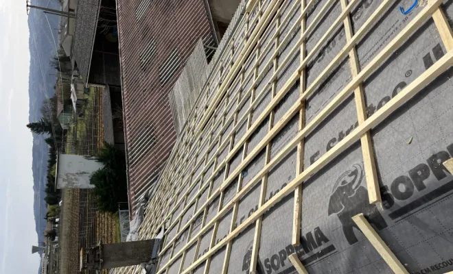 Changement de tuiles sur pont Isère , Romans-sur-Isère, Chabert Rénov